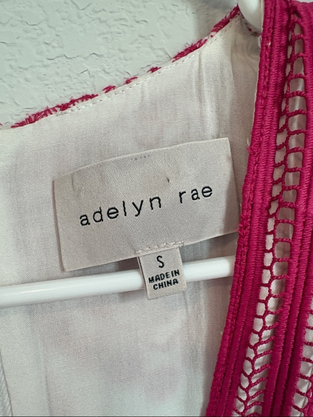 Adelyn Rae Pink Lace Patterned V-Neck Midi Dress with decorative buttons small - Picture 3 of 8